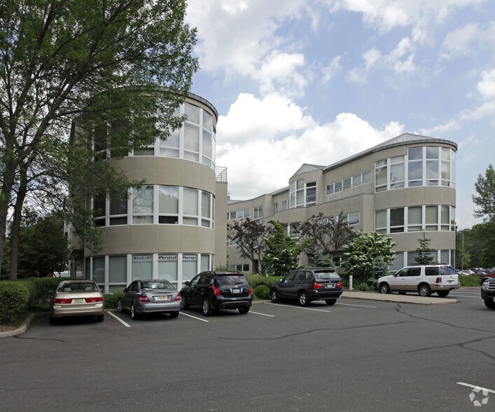 860 Wyckoff Ave, Mahwah, NJ à louer - Photo principale – Image 1 sur 26