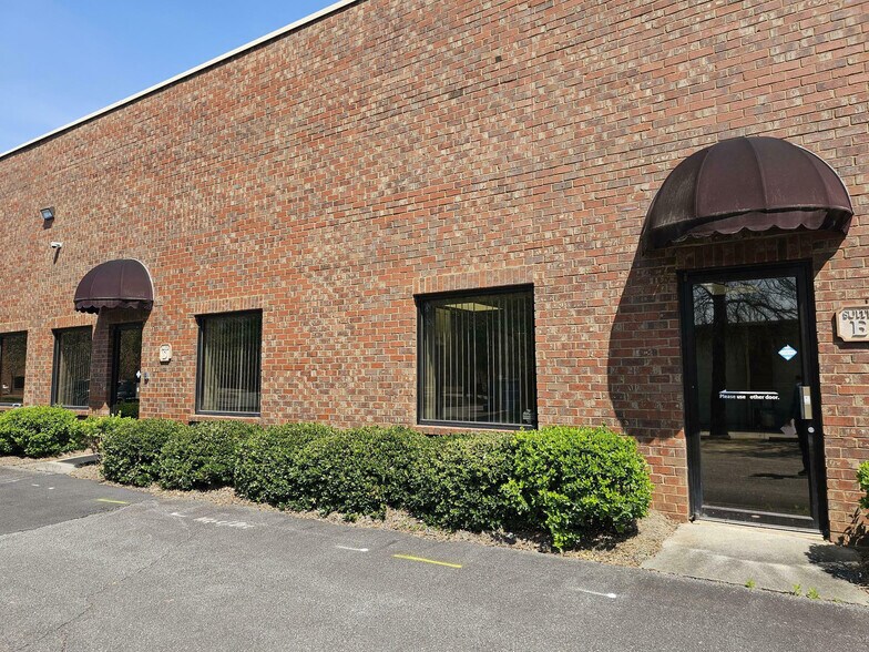 1008 Industrial Ct, Suwanee, GA à louer - Photo de l’immeuble – Image 2 sur 4