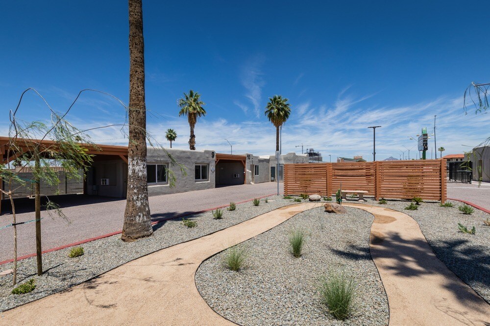 2625 E Van Buren St, Phoenix, AZ à louer Photo de l’immeuble– Image 1 sur 16
