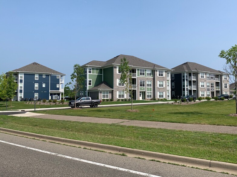 S 717 & 812 S. Drake Rd, Kalamazoo, Kalamazoo, MI à vendre - Photo de l’immeuble – Image 2 sur 4