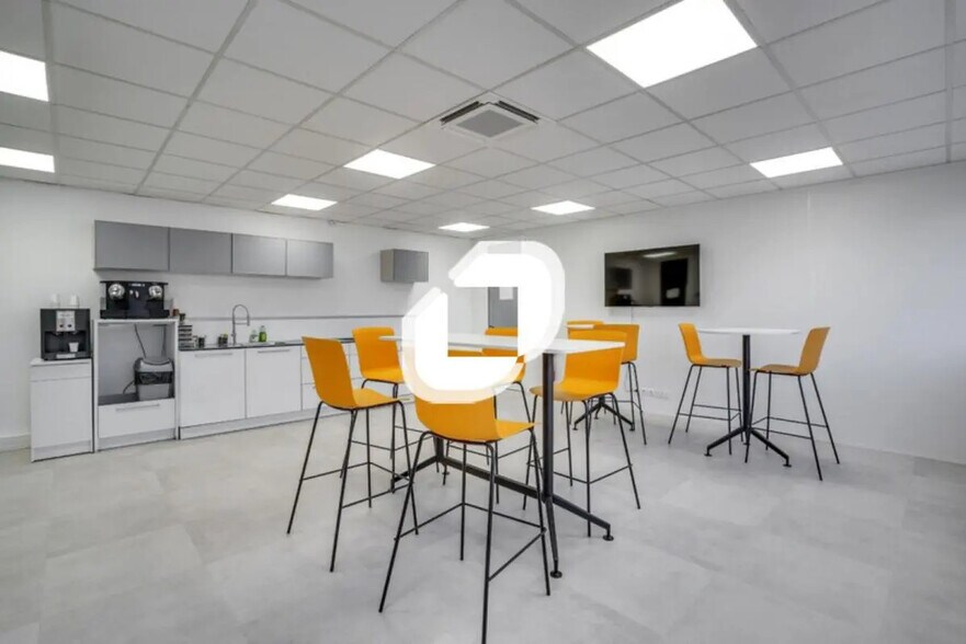 Bureau dans Champs-sur-Marne à louer - Photo de l’immeuble – Image 1 sur 14