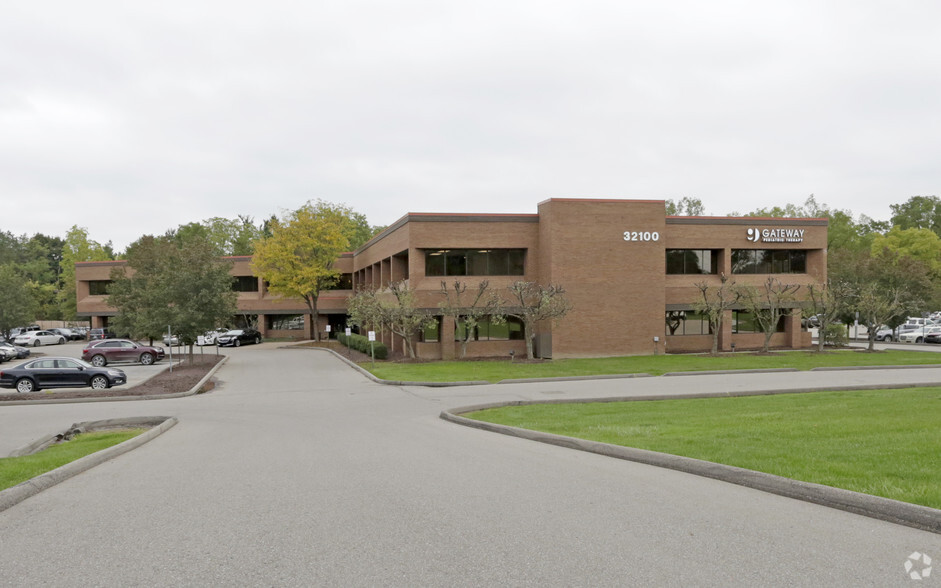 32100 Telegraph Rd, Bingham Farms, MI à louer - Photo de l’immeuble – Image 2 sur 5