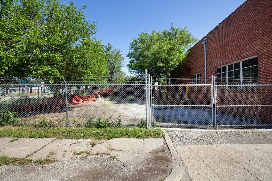 1512 W 14th St, Kansas City, MO à louer - Photo de l’immeuble – Image 3 sur 5