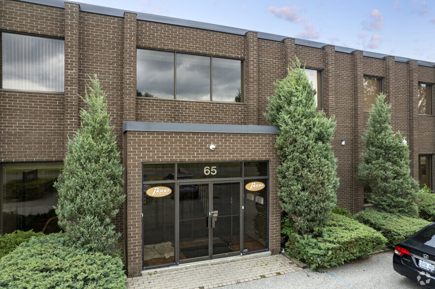 65 Melford Dr, Toronto, ON à louer - Photo de l’immeuble – Image 2 sur 5