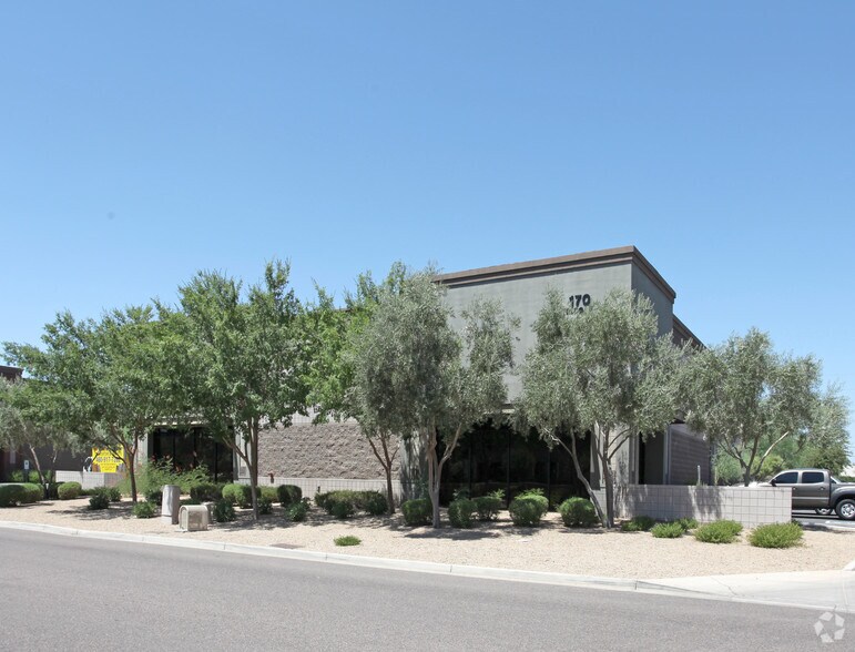 170 S William Dillard Dr, Gilbert, AZ à vendre - Photo de l’immeuble – Image 3 sur 4