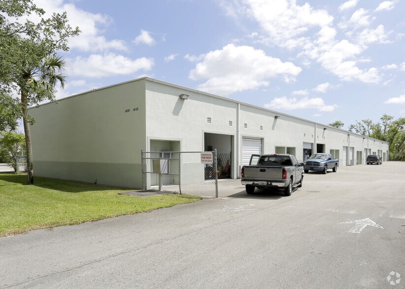 14105-14125 SW 139th Ct, Miami, FL à louer - Photo principale – Image 1 sur 7