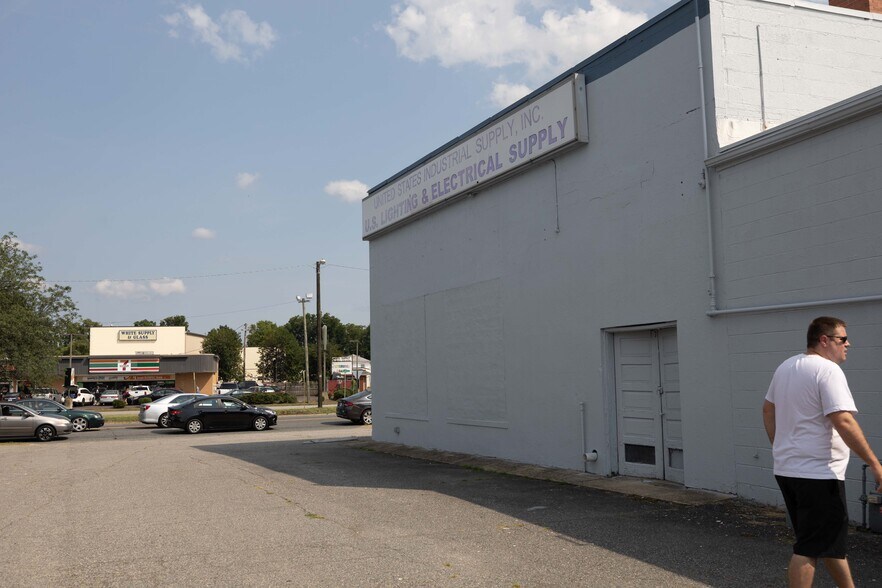 417 Jefferson Davis Hwy, Fredericksburg, VA à vendre - Photo de l’immeuble – Image 2 sur 8