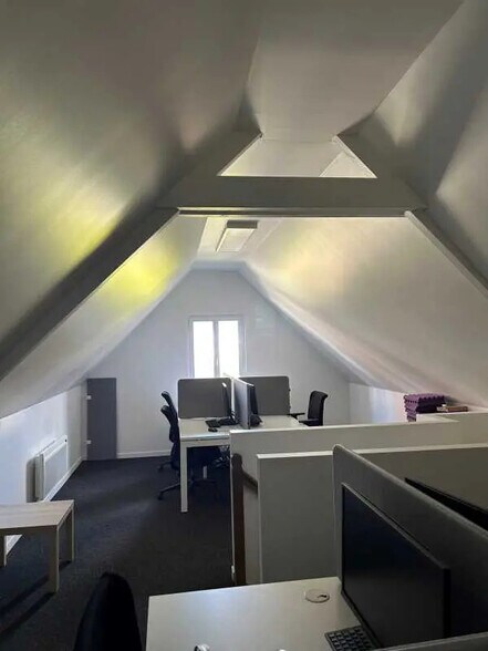 Bureau dans Le Mesnil-Esnard à louer - Photo de l’immeuble – Image 3 sur 3
