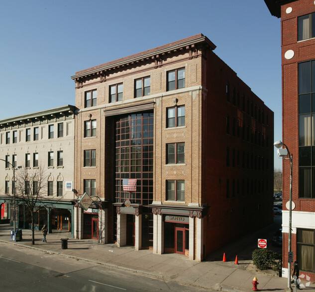 213-221 Main St, Hartford, CT à louer - Photo de l’immeuble – Image 2 sur 5