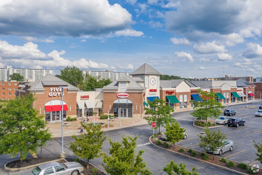 Som Center Rd, Mayfield Heights, OH à louer - Photo de l’immeuble – Image 2 sur 4