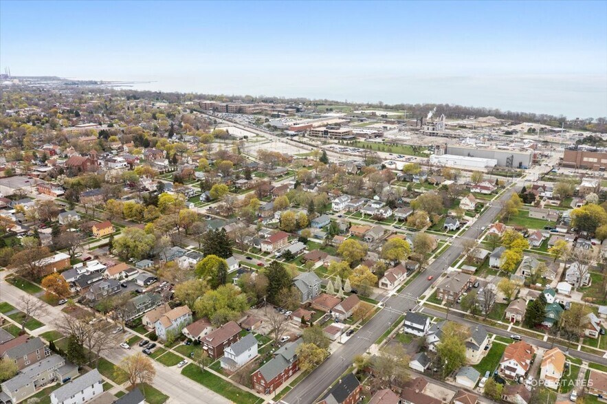 1542 Victoria Ave, North Chicago, IL à vendre - Aérien – Image 1 sur 55