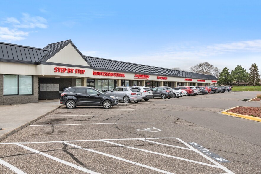 8401-8471 W Broadway Ave, Brooklyn Park, MN à louer - Photo de l’immeuble – Image 3 sur 7