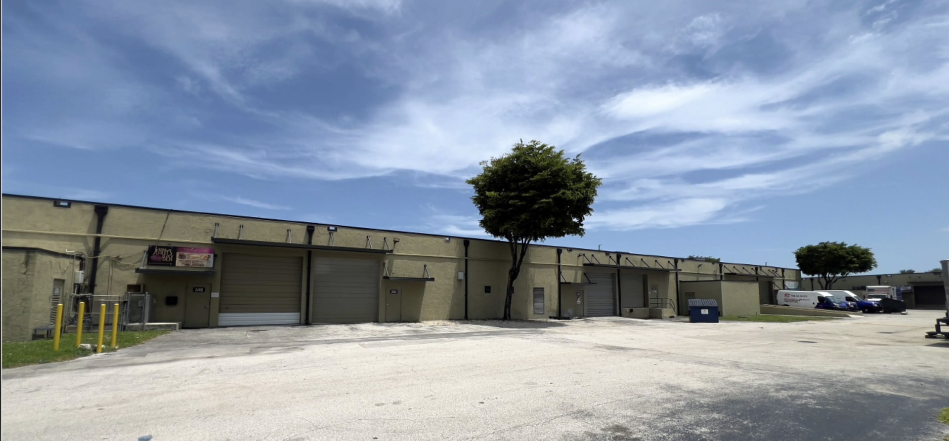 7212-7298 NW 25th St, Miami, FL à louer Photo de l’immeuble– Image 1 sur 1