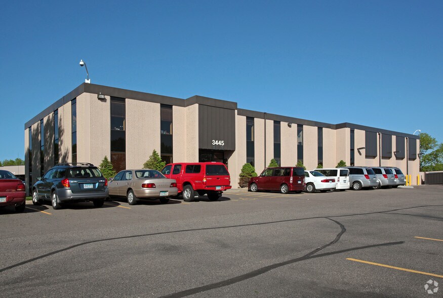 3445 Washington Dr, Eagan, MN à louer - Photo principale – Image 1 sur 2