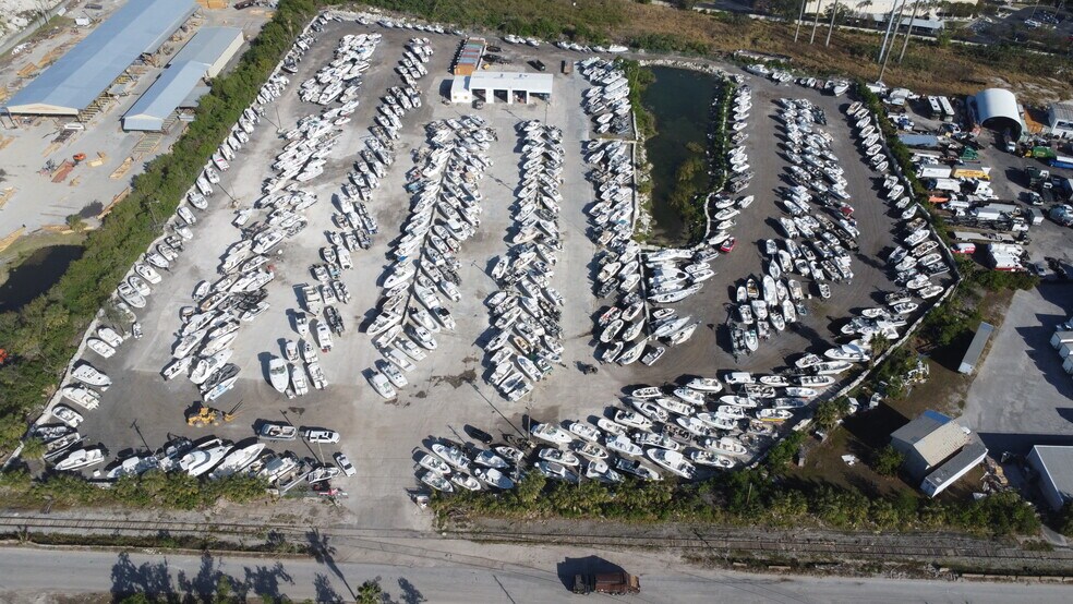 2063 20th Ave SE, Largo, FL à louer - Photo de l’immeuble – Image 3 sur 5