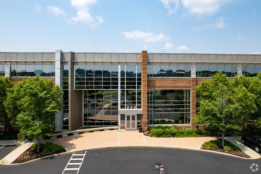 777 Township Line Rd, Yardley, PA à louer - Photo de l’immeuble – Image 2 sur 6