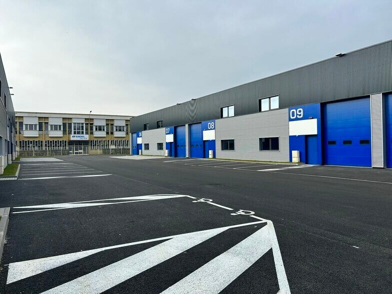 Local d’activités dans Chalon-sur-Saône à louer - Photo de l’immeuble – Image 3 sur 4