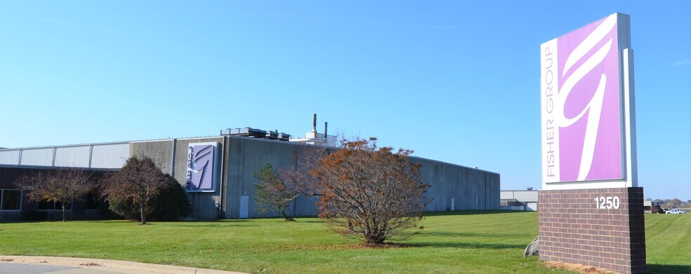 1250 N Center Point Rd, Hiawatha, IA à louer - Photo de l’immeuble – Image 2 sur 17