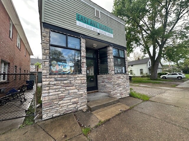 1115 East Ave, Elyria, OH à vendre - Photo de l’immeuble – Image 2 sur 25