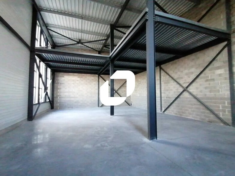 Local d’activités dans SAINT-GEORGES-D'ORQUES à louer - Photo intérieure – Image 3 sur 5