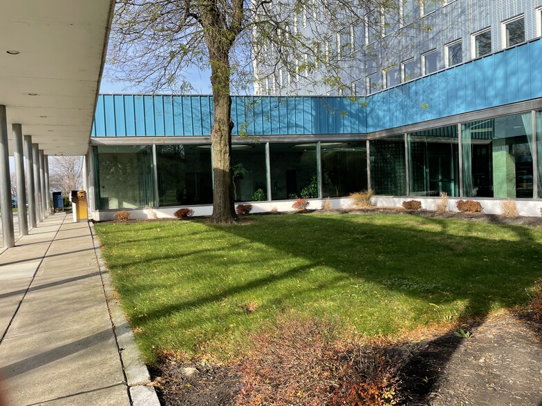 3556 Lake Shore Rd, Buffalo, NY à louer - Photo de l’immeuble – Image 3 sur 27