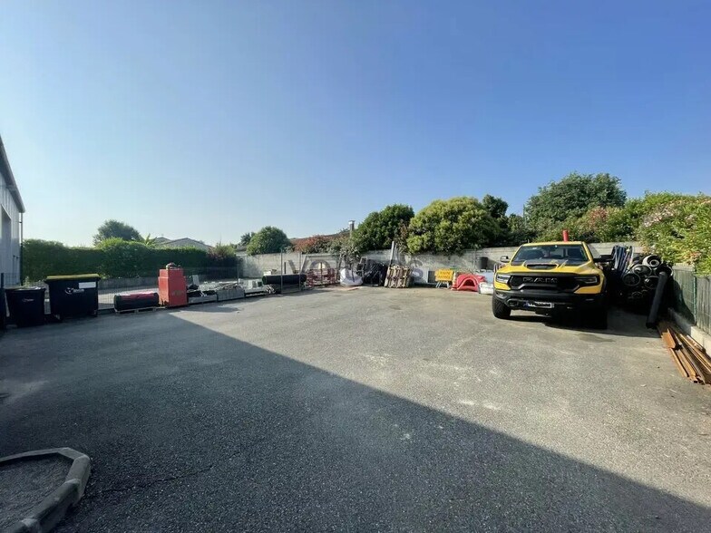 Local d’activités dans Garidech à louer - Photo de l’immeuble – Image 2 sur 8