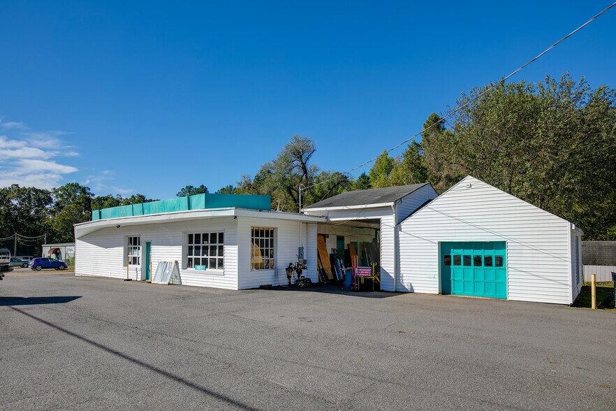10211 Chamberlayne Rd, Mechanicsville, VA à vendre - Photo de l’immeuble – Image 1 sur 21