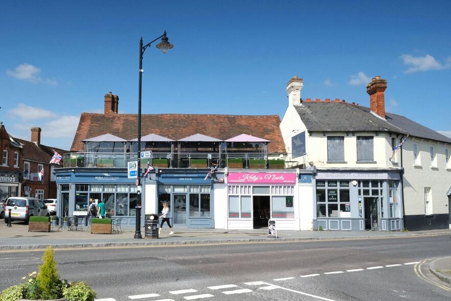 1A The Sq, Bagshot à vendre - Photo de l’immeuble – Image 3 sur 3