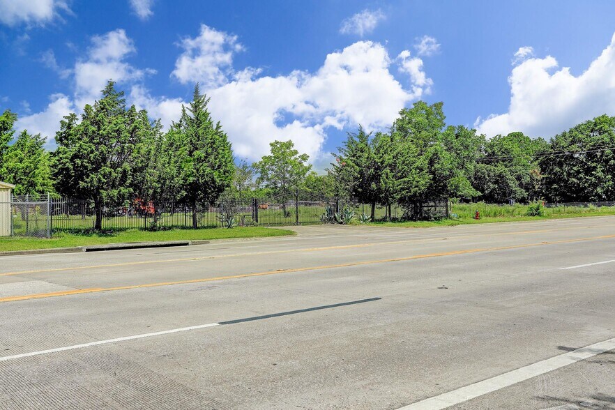 13720 FM 1764, Santa Fe, TX à louer - Photo de l’immeuble – Image 2 sur 6