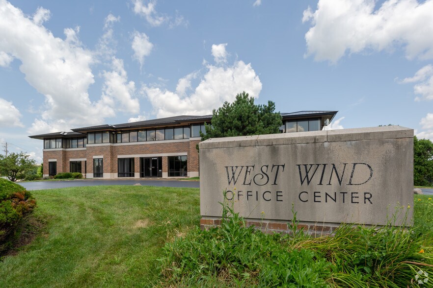 N27W23960 Paul Rd, Pewaukee, WI à louer - Photo de l’immeuble – Image 3 sur 10