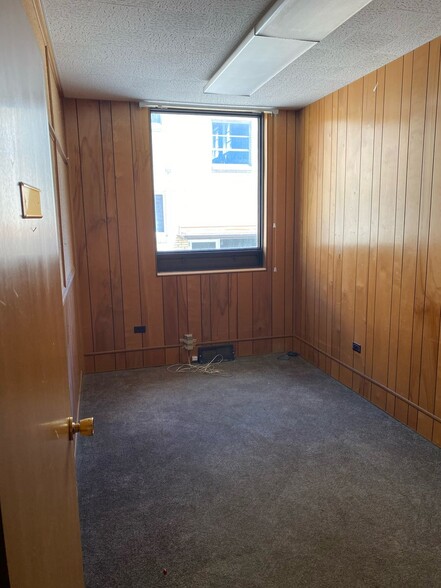 1226 N Michigan Ave, Saginaw, MI à louer - Photo intérieure – Image 3 sur 16