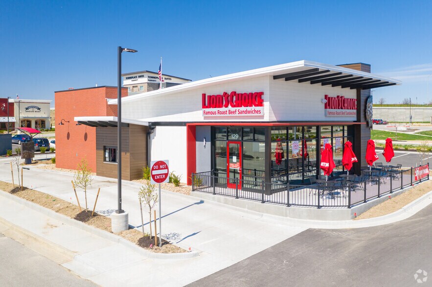 129 S Stewart Rd, Liberty, MO à louer - Photo de l’immeuble – Image 3 sur 13