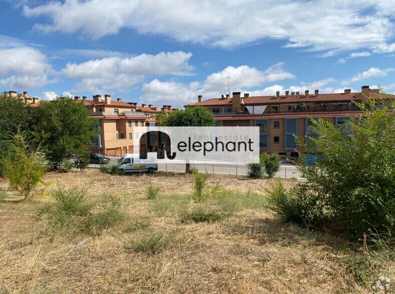 Avenida de España, El Molar, Madrid à vendre - Photo de l’immeuble – Image 2 sur 6