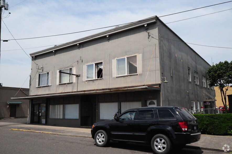 211 Pine St, Kelso, WA à louer - Photo de l’immeuble – Image 2 sur 12