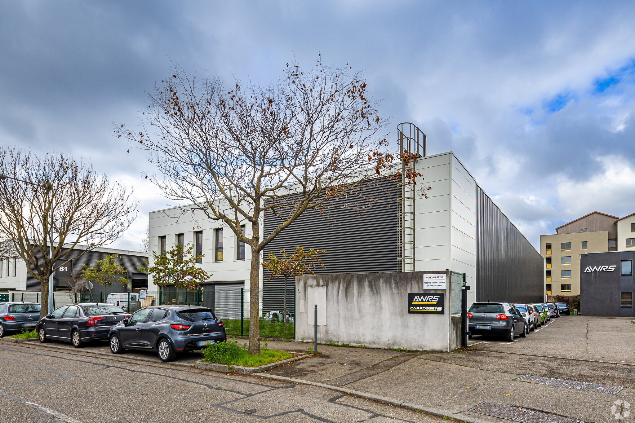 Local d'activités dans Vénissieux à vendre Photo principale– Image 1 sur 3