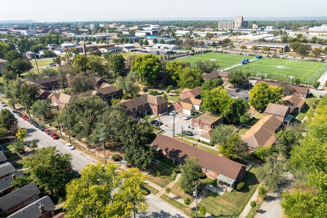 Plus de détails pour 4 College Ct, Louisville, KY - Logement aux enchères