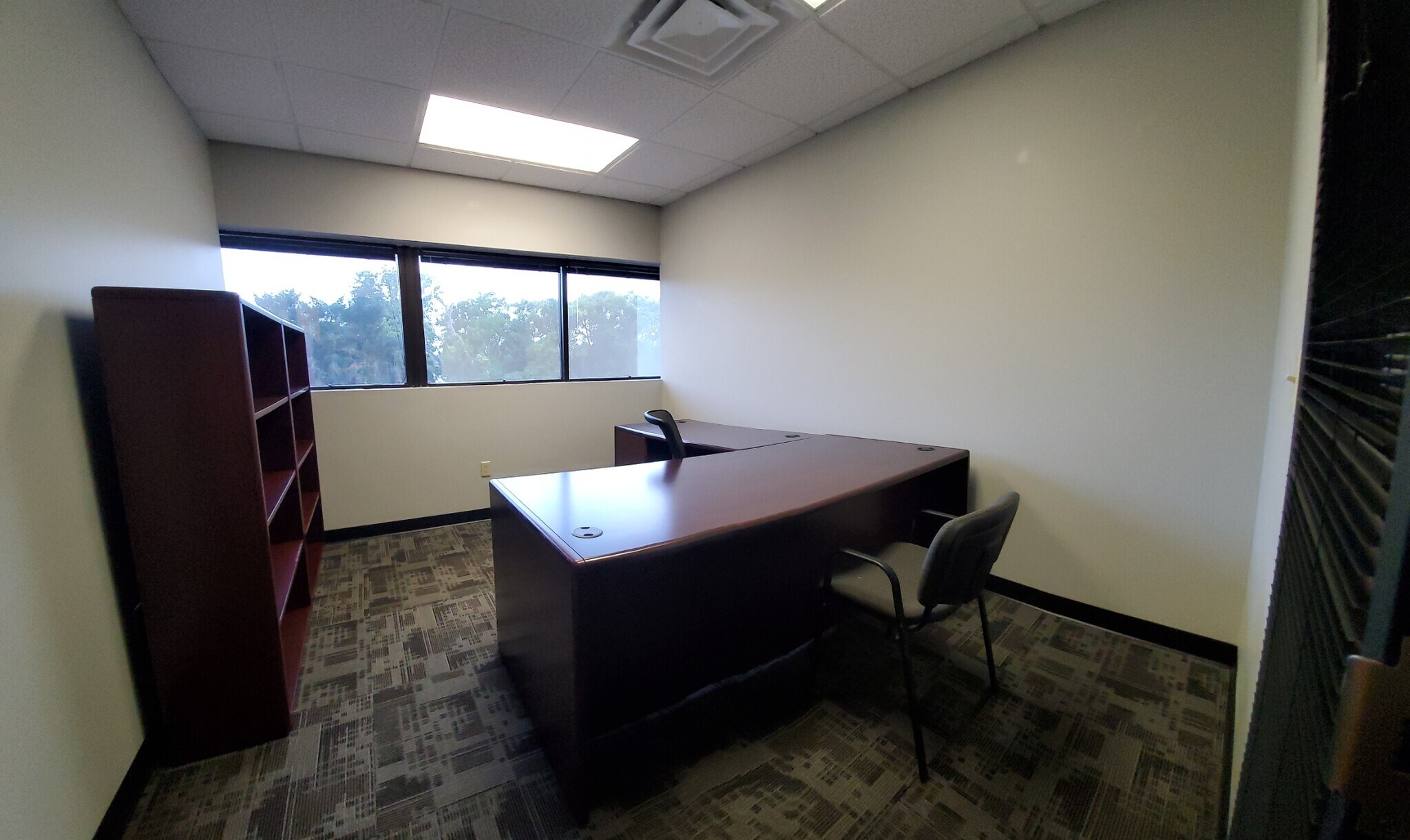 2701 W Busch Blvd, Tampa, FL à louer Photo intérieure– Image 1 sur 16