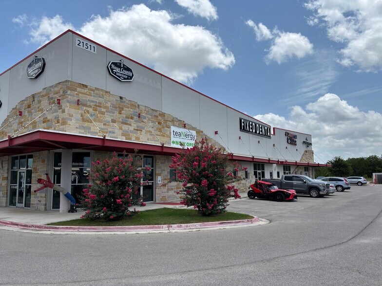21511 Interstate 35, Kyle, TX à louer - Photo de l’immeuble – Image 3 sur 3