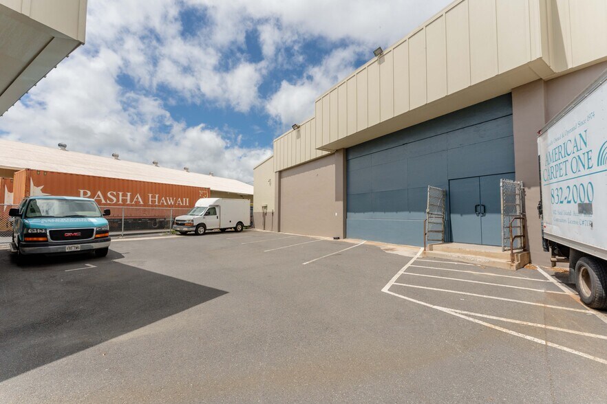 2290 Alahao Pl, Honolulu, HI à louer - Photo de l’immeuble – Image 1 sur 36