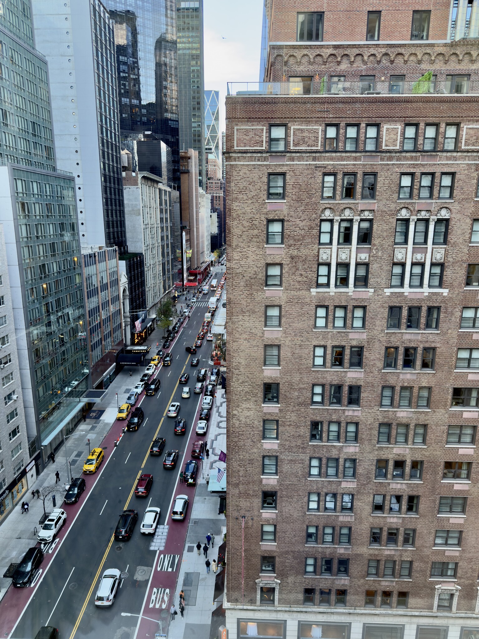 57 W 57th St, New York, NY à louer Photo de l’immeuble– Image 1 sur 2