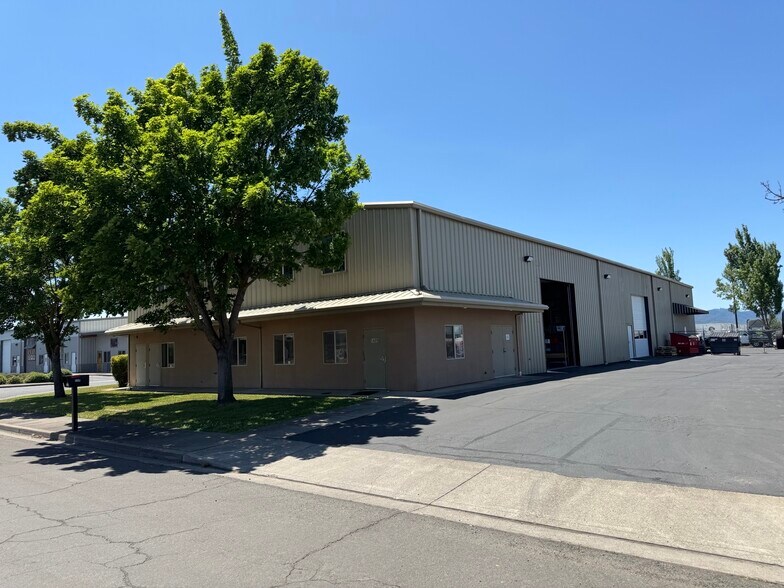 5409 Bierson Way, Central Point, OR à louer - Photo de l’immeuble – Image 2 sur 6