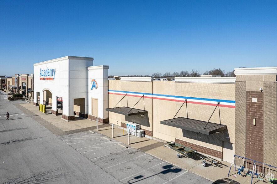 4901 Outer Loop, Louisville, KY à louer - Photo principale – Image 1 sur 3