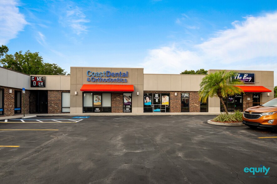 2119 W Brandon Blvd, Brandon, FL à vendre - Photo de l’immeuble – Image 2 sur 5