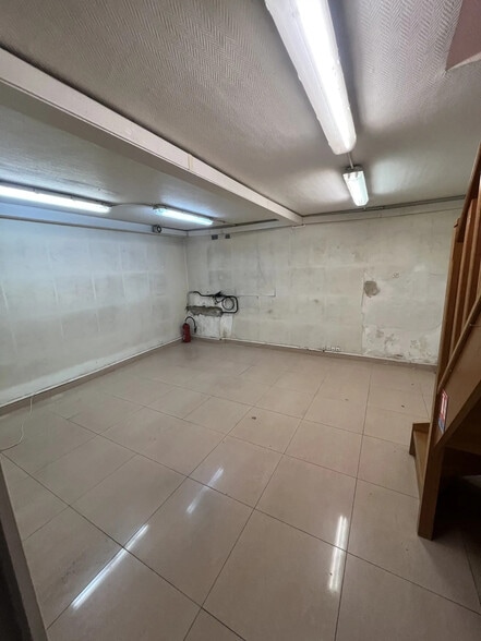 Local commercial dans Paris à vendre - Photo de l’immeuble – Image 2 sur 4