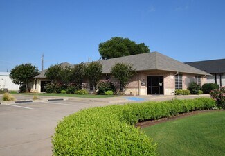 Plus de détails pour 121 NW Newton Dr, Burleson, TX - Bureau à vendre
