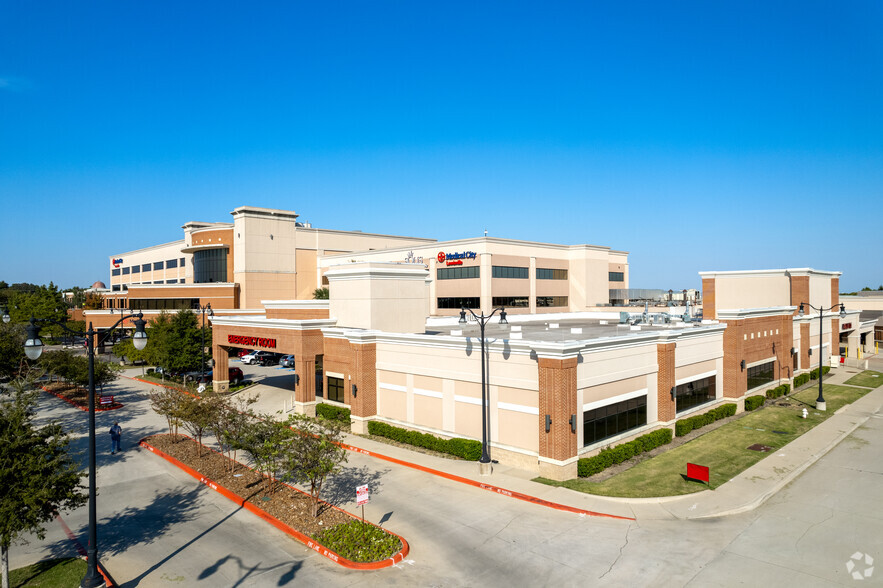 500 W Main St, Lewisville, TX à louer - Photo de l’immeuble – Image 3 sur 6