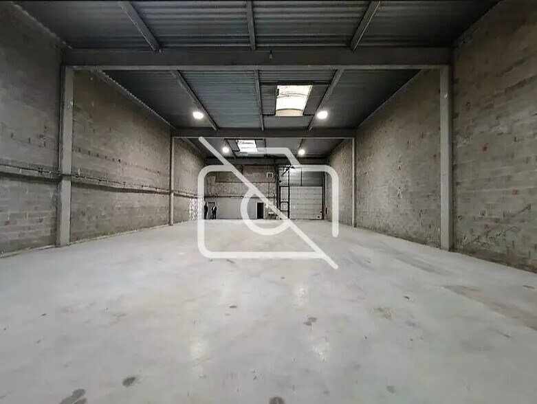 Industriel/Logistique dans Boissy-Saint-Léger à louer - Photo de l’immeuble – Image 2 sur 3