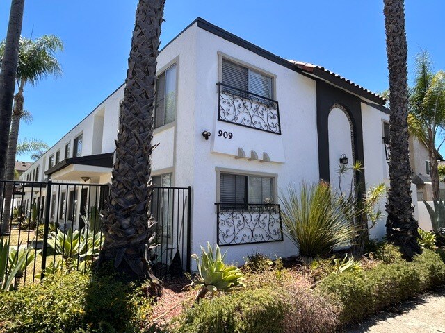 909 S Sunshine Ave, El Cajon, CA à vendre Photo de l’immeuble– Image 1 sur 13