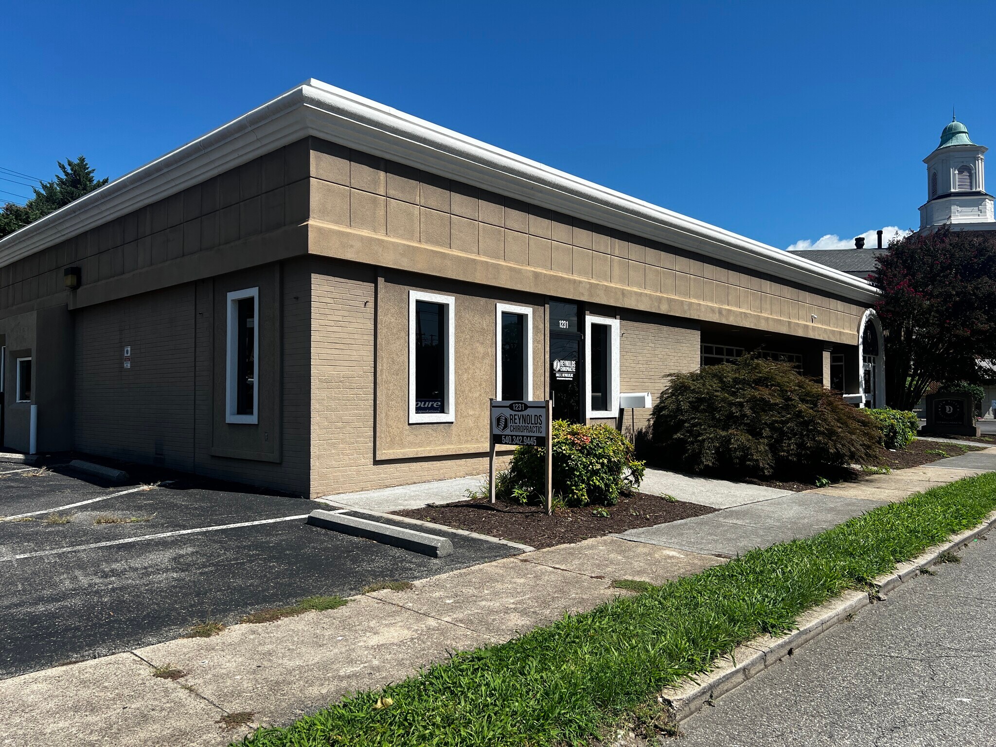 1225 Maple Ave SW, Roanoke, VA à vendre Photo de l’immeuble– Image 1 sur 18