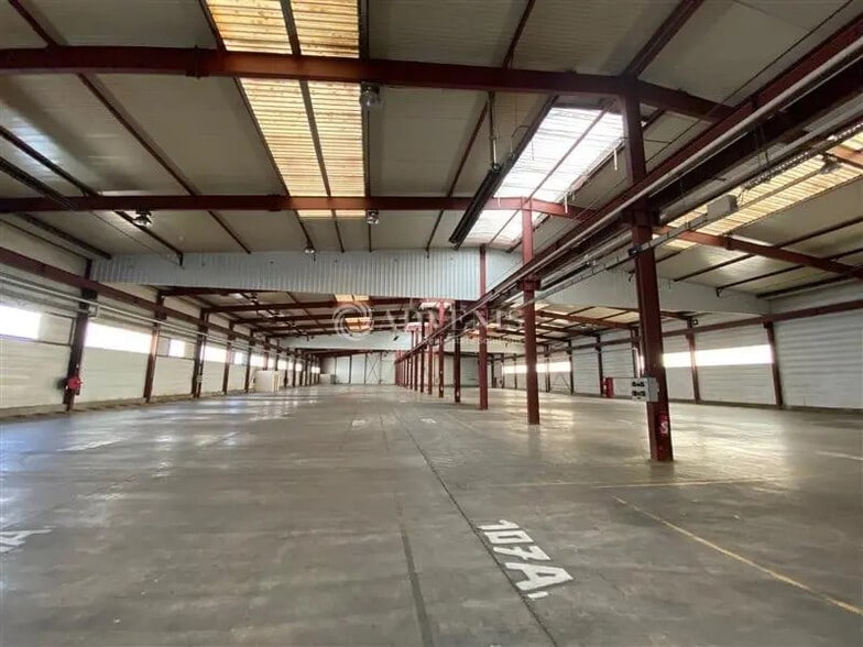 Bureau dans Bonneuil-sur-Marne à louer - Photo de l’immeuble – Image 2 sur 5